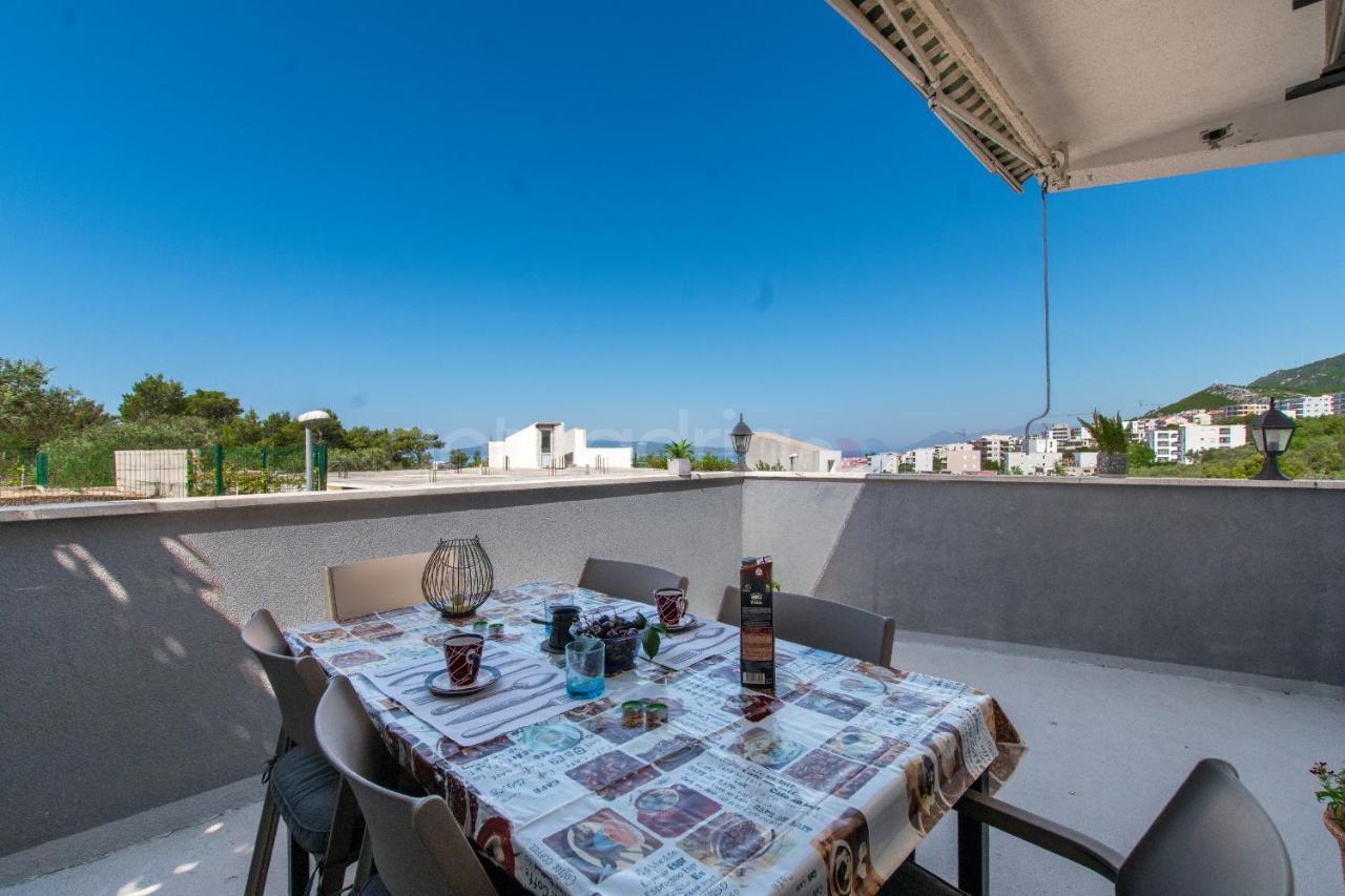 Apartment Vesna With Balcony & Free Parking Makarska Exterior photo