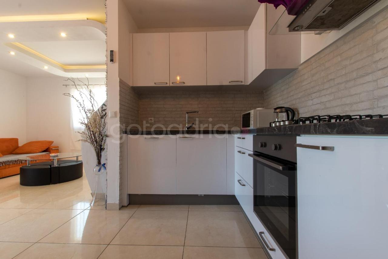 Apartment Vesna With Balcony & Free Parking Makarska Exterior photo